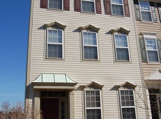 25477 Flynn Ln, Chantilly, VA 20152