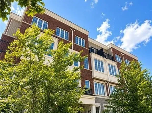 2205 Lillykin St #4, Oakville, ON L6H 0X6