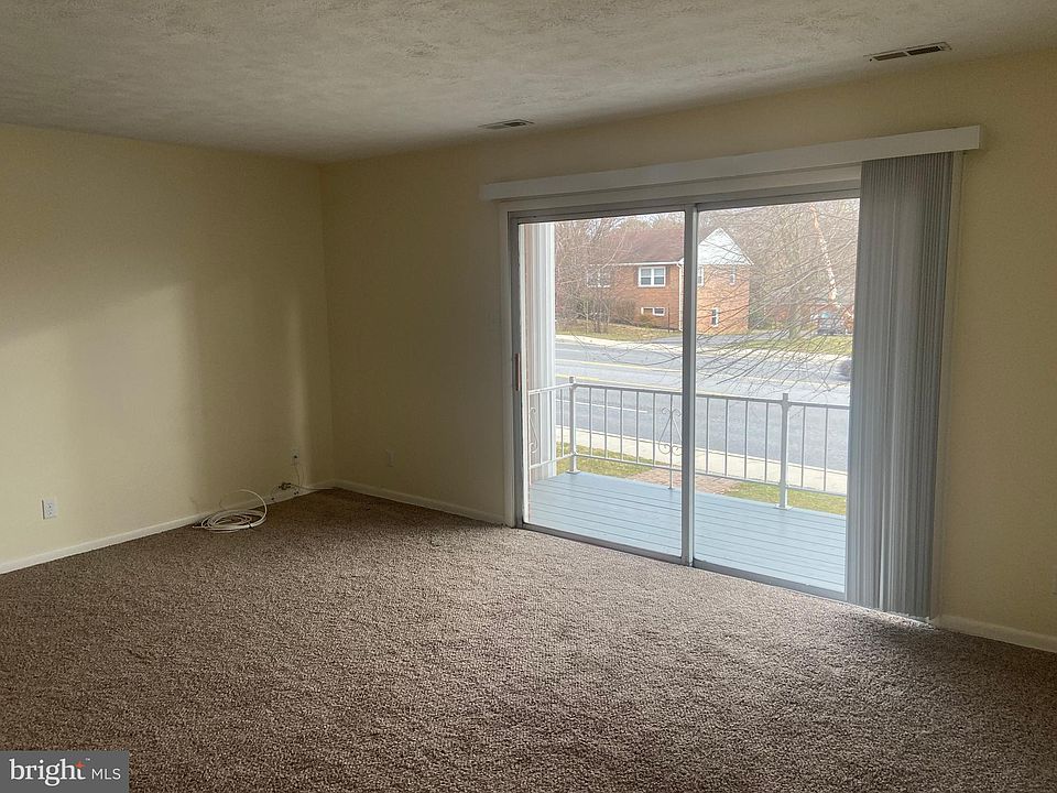 1st image of 101 N Edgewood Dr APT 5