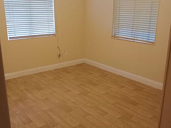 2nd image of 612 N Poplar Ave