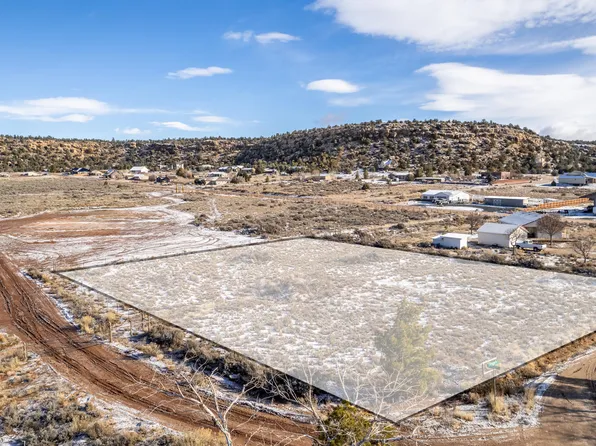 1092 W Smithsonian Way, Apple Valley, UT 84737