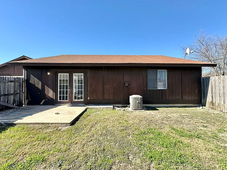 2105 Creekwood Dr — Photo 32