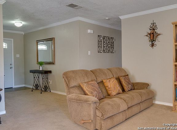 3rd image of 513 Woodlake Dr