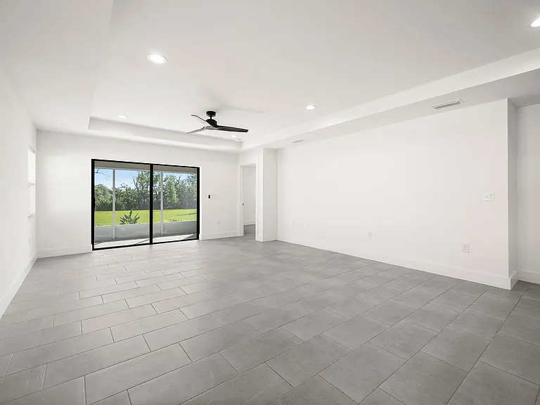 1392 San Cristobal Ave — Photo 6