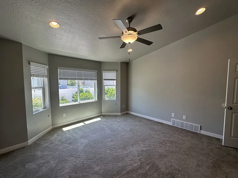 3321 W 1690 N — Photo 12