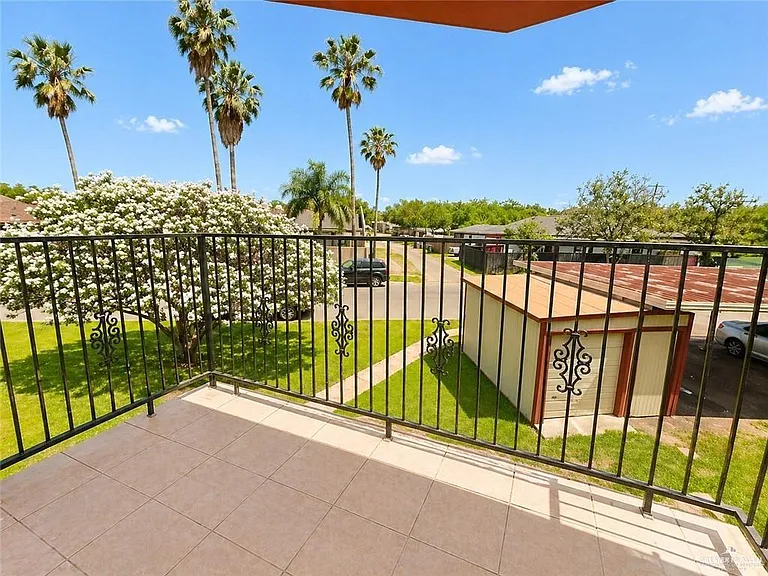 1711 Highland Park Ave — Photo 10