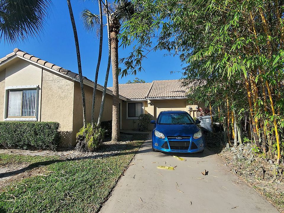 1st image of 9851 61st Way S APT A