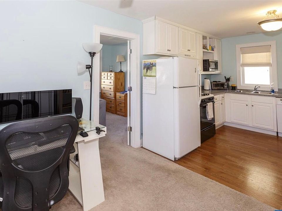 1st image of 114 Caty Ln