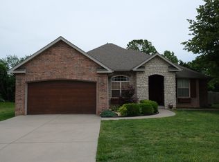 621 N Vermillion Dr, Strafford, MO 65757
