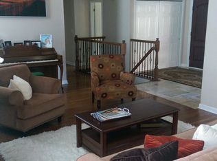 555 Wayne Dr, River Vale, NJ 07675