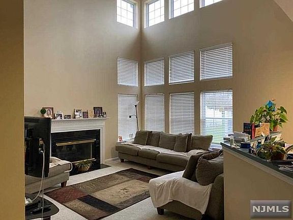 2nd image of 7 Haven Ln