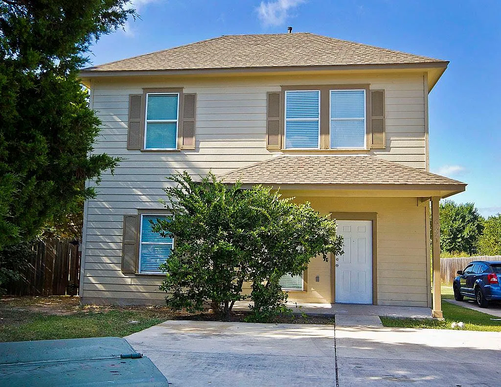 4 bed, 2.5 bath, 1516 sqft, $2,195 — Photo 3