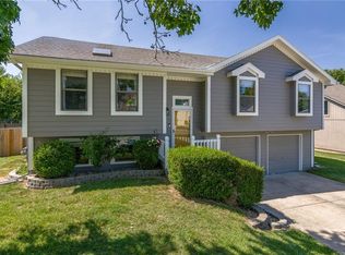 506 Woodson Ln, Greenwood, MO 64034