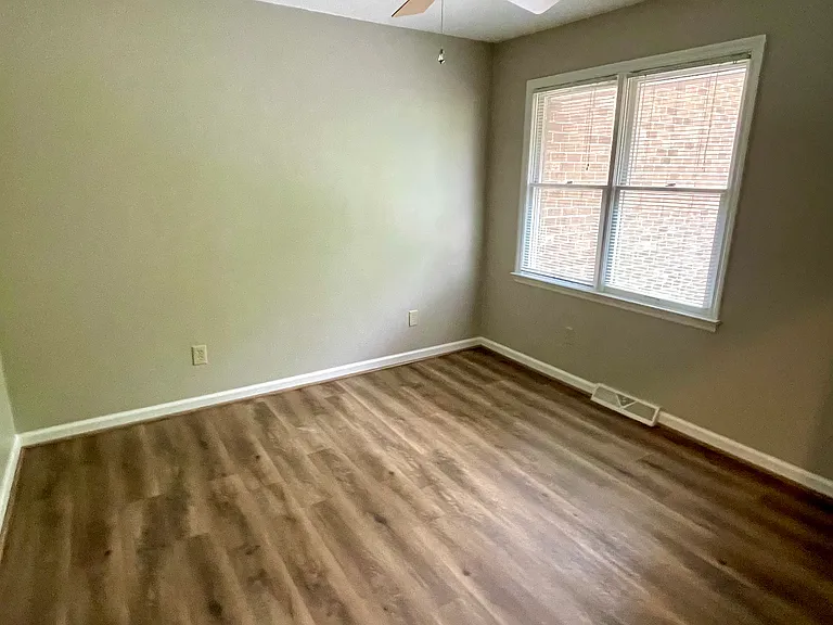 2317 Broadway Ave SW #E — Photo 8