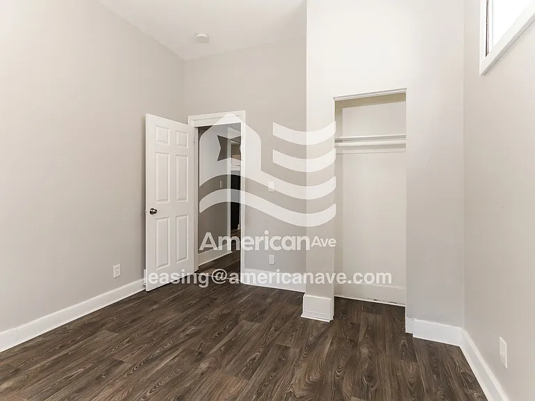 1084371_008_main_bedroom_8.jpg