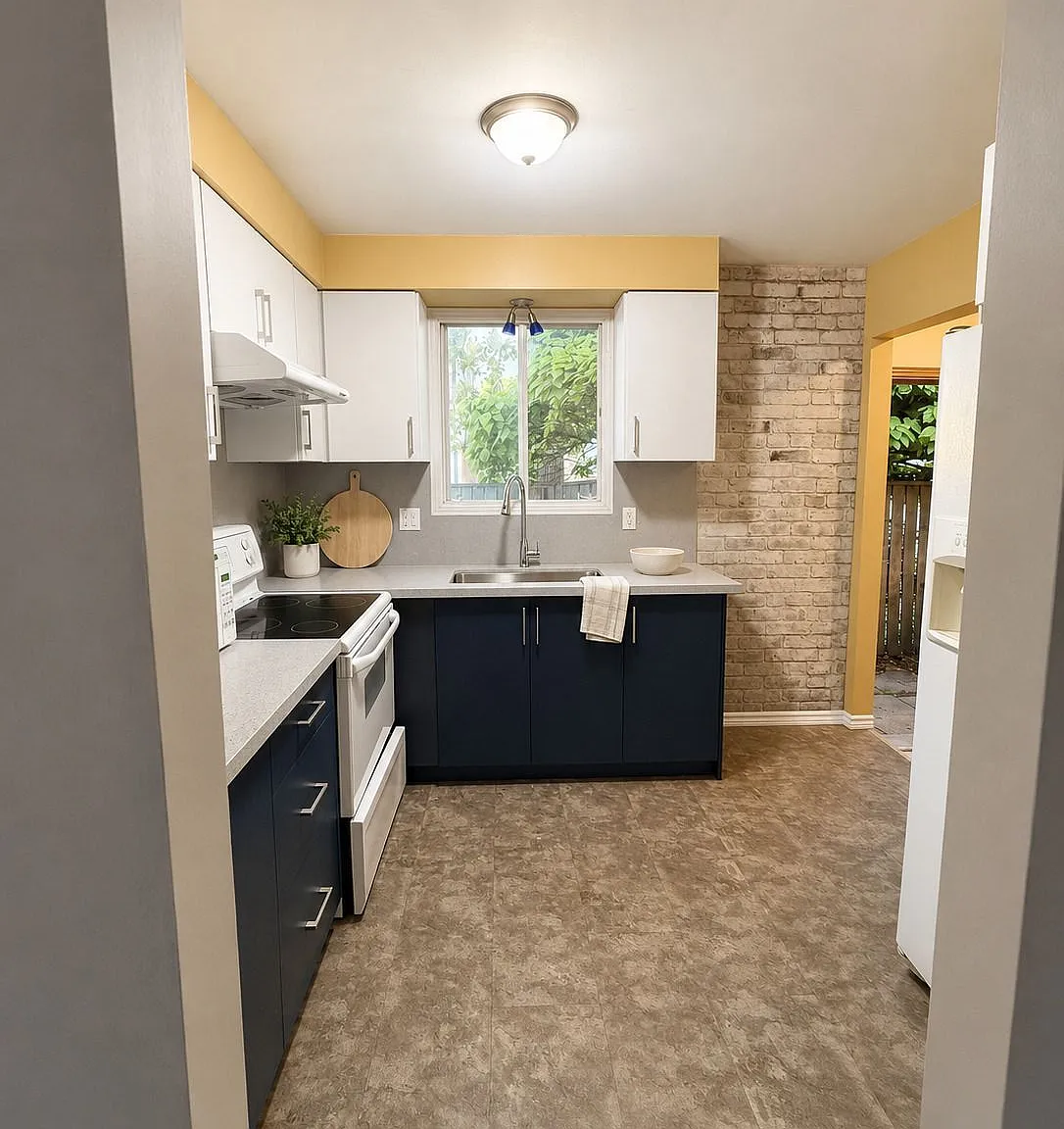 6 bed, $2,100 — Photo 3