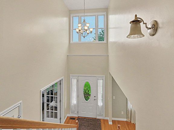 4th image of 4346 Buttercup St