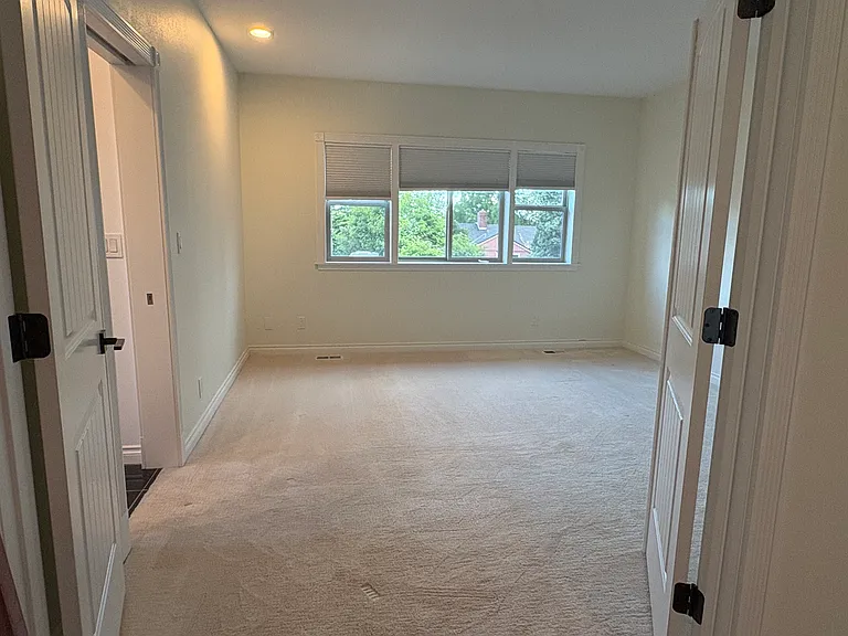 2556 S Eddy St — Photo 15