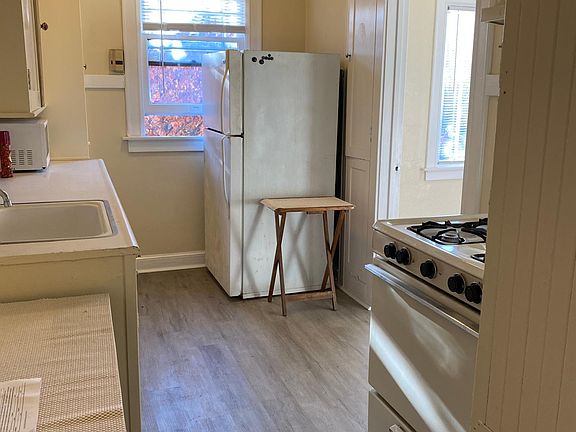 4th image of 460 S 6th St APT 8