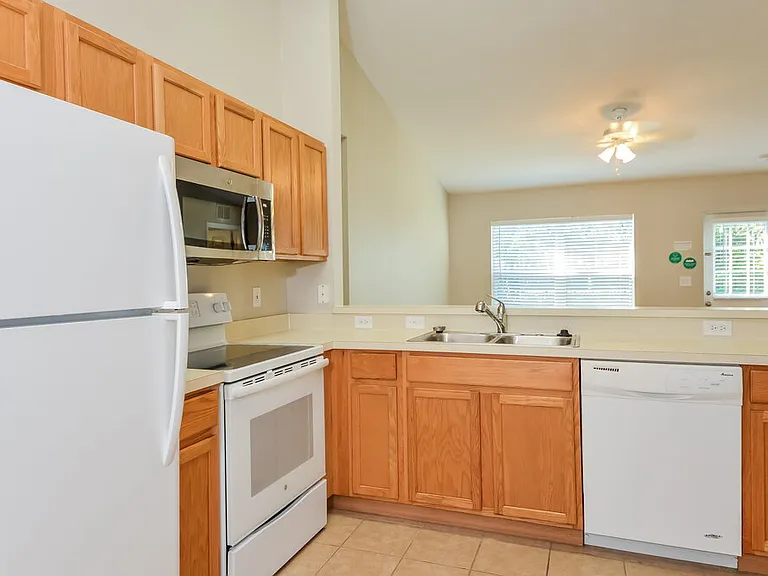4042 Banbury Cir — Photo 8