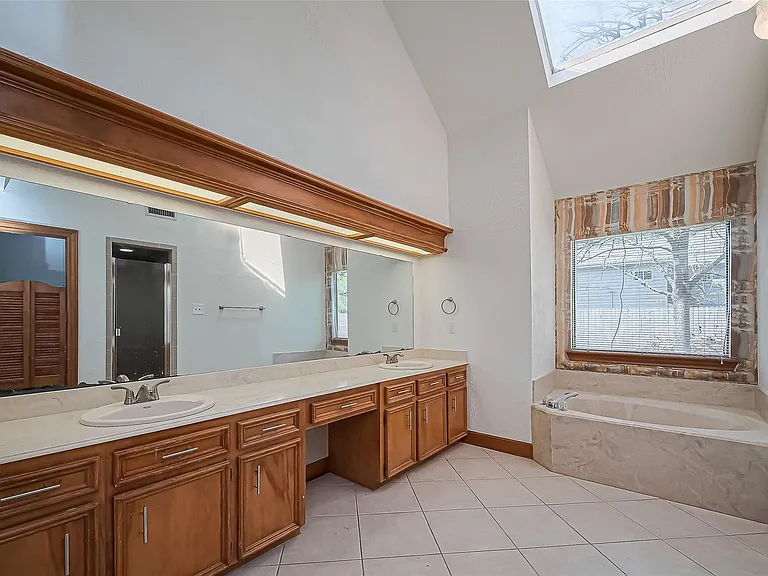 18307 Champion Forest Dr — Photo 38
