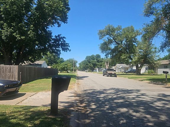 5th image of 305 S Lamar Ave