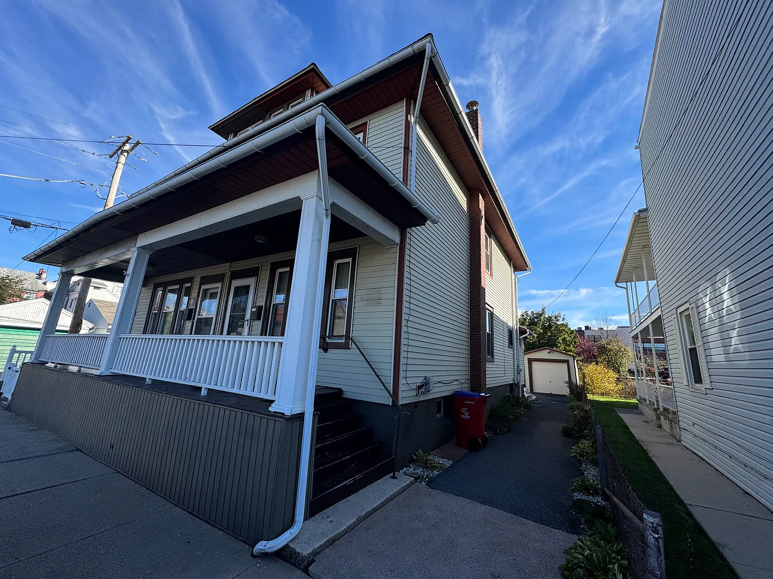 3 bed, 1.5 bath, 1208 sqft, $1,950 — Photo 2