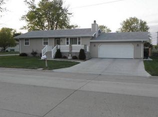 818 5th St, Columbus, NE 68601