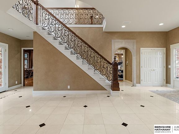5th image of 1514 S 182nd Cir