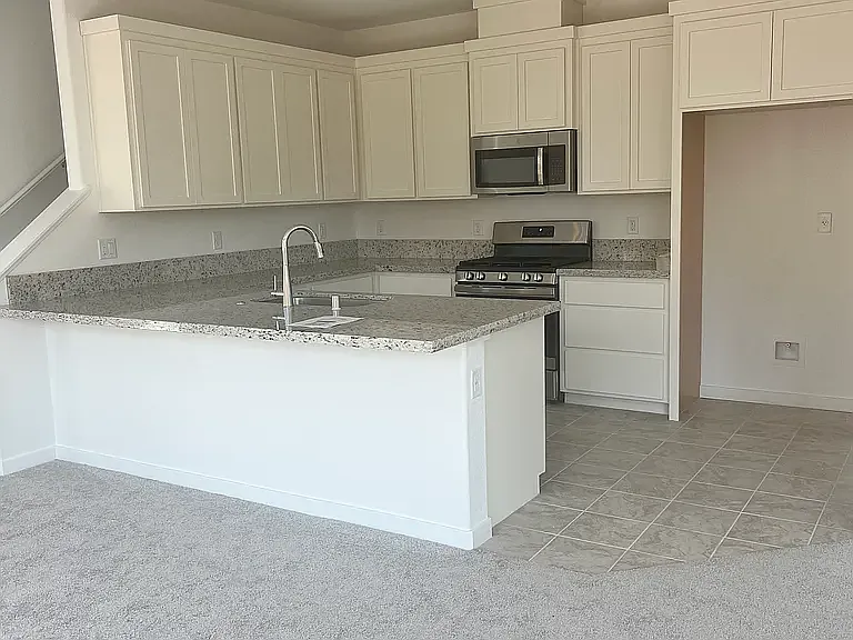 3 bed, 2.5 bath, 1790 sqft, $2,900 — Photo 2
