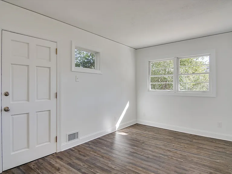 1613 Pendleton Rd — Photo 14