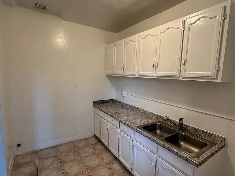 1675 W Martin Luther King Jr Blvd #5 — Photo 6
