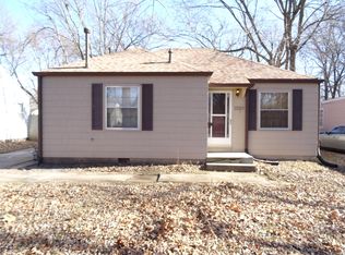 2220 SW Plass Ave, Topeka, KS 66611
