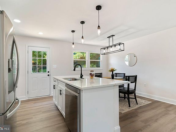 5th image of 301 Sorel Ct