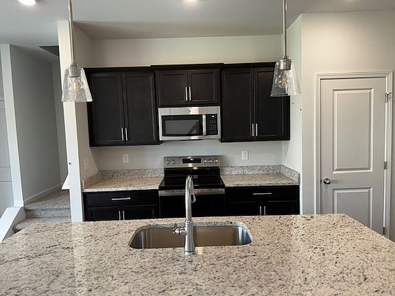 5th image of 328 Mountain Blvd #6