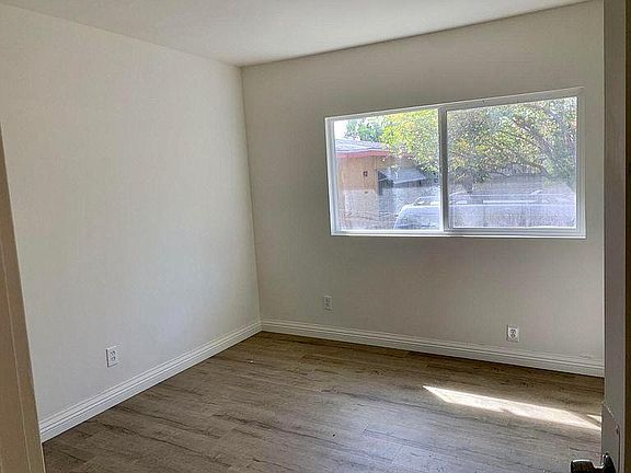 4th image of 33432 Baldwin Park Blvd