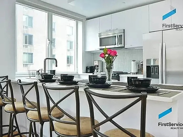 503 W 46th St #7 — Photo 7