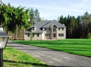 1109 Walnut Plain Rd, Rochester, MA 02770