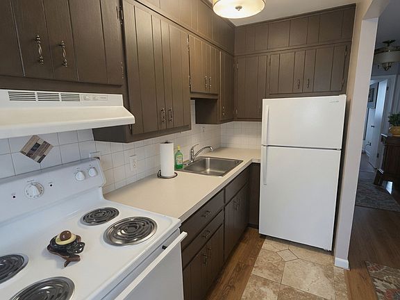 5th image of 447 Pine St APT C1