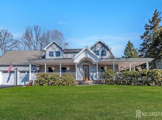 32 Inwood Dr, Milltown, NJ 08850
