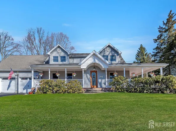 32 Inwood Dr, Milltown, NJ 08850