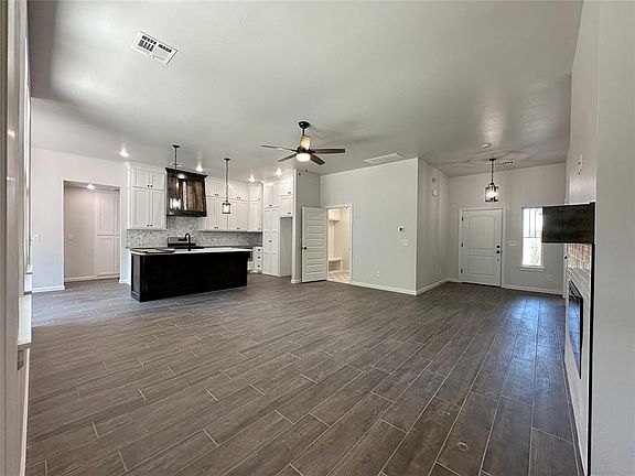 5th image of 2404 Creek Side Cir