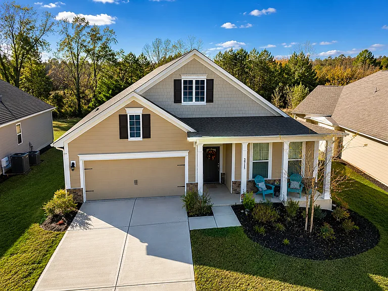 3715 Summer Haven Dr — Photo 2
