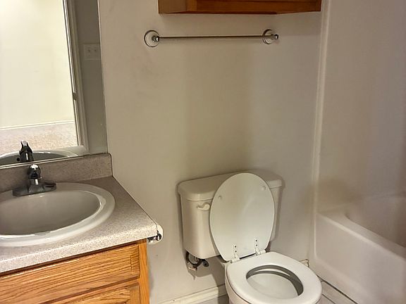 3rd image of 726 W 17th Ln APT 1