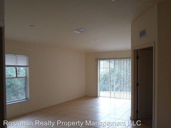 4th image of 352 Bell Blvd