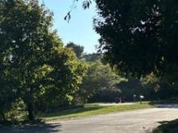 Exterior Neighborhood (street photo)