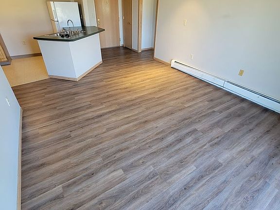 3rd image of 400 13th Ave NW #4BDED2148