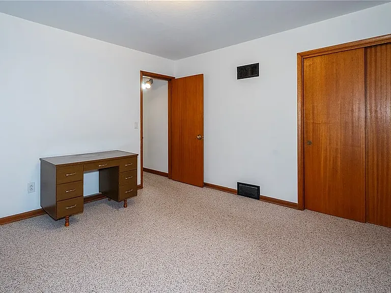 110 Parker Dr — Photo 6
