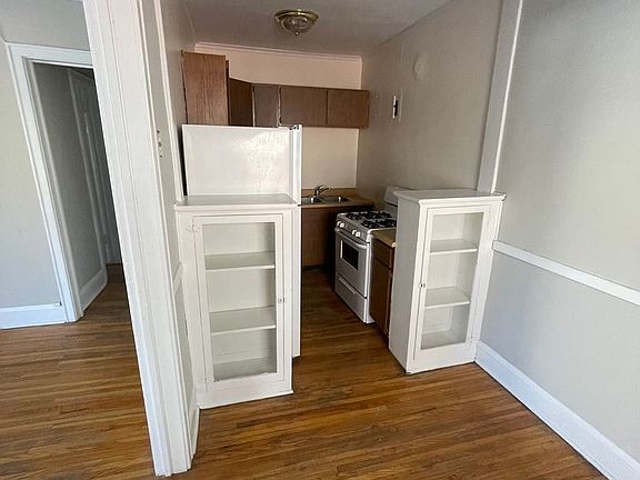 4th image of 600 W Franklin Ave APT 201
