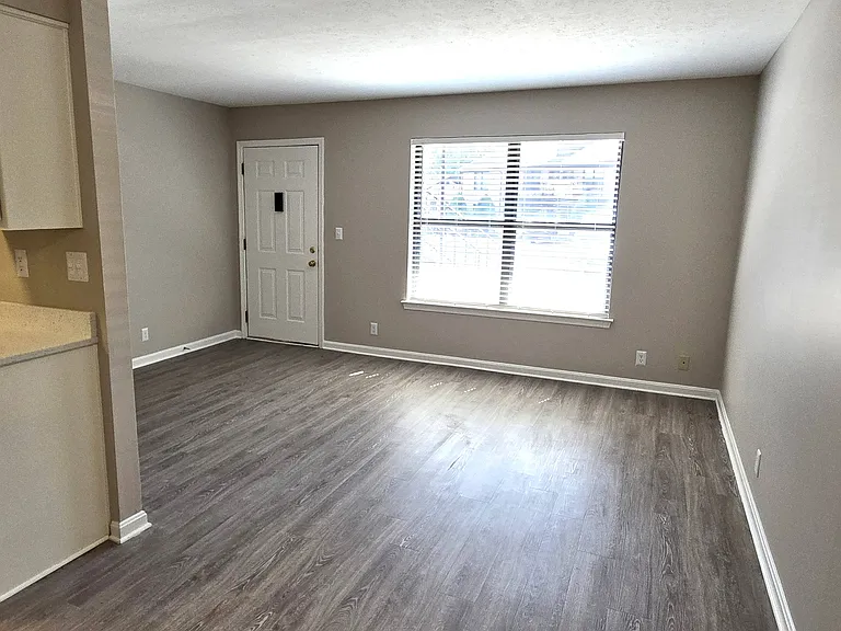 Breckinridge Park Apartments — Photo 9